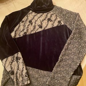 Snoskins loose t neck. Black. Size large. Made in the USA.